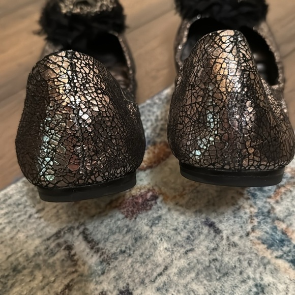 Tory Burch silver and black metallic bow leather flats size 8 - Picture 3 of 9